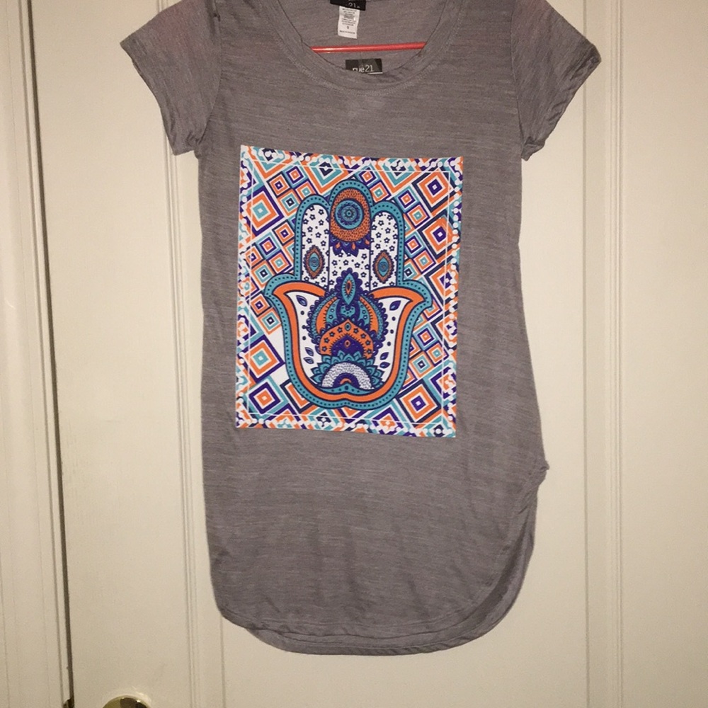 Grey shirt.